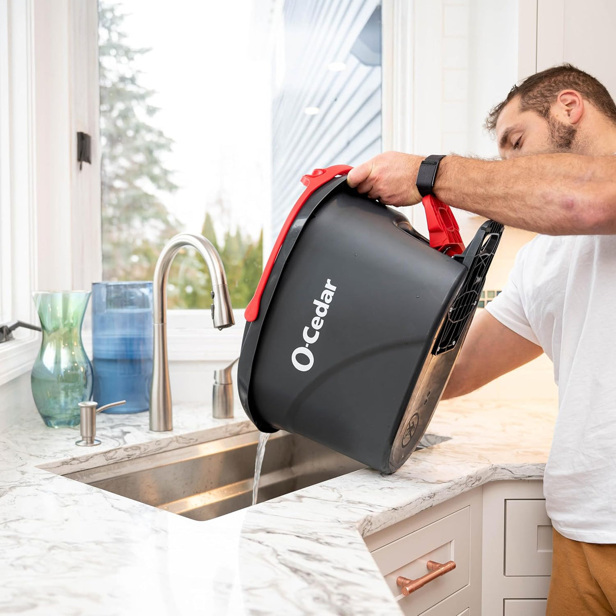 O-Cedar EasyWring Microfiber Spin Mop & Bucket System – Hands-Free Wringing, Machine-Washable Mop Head