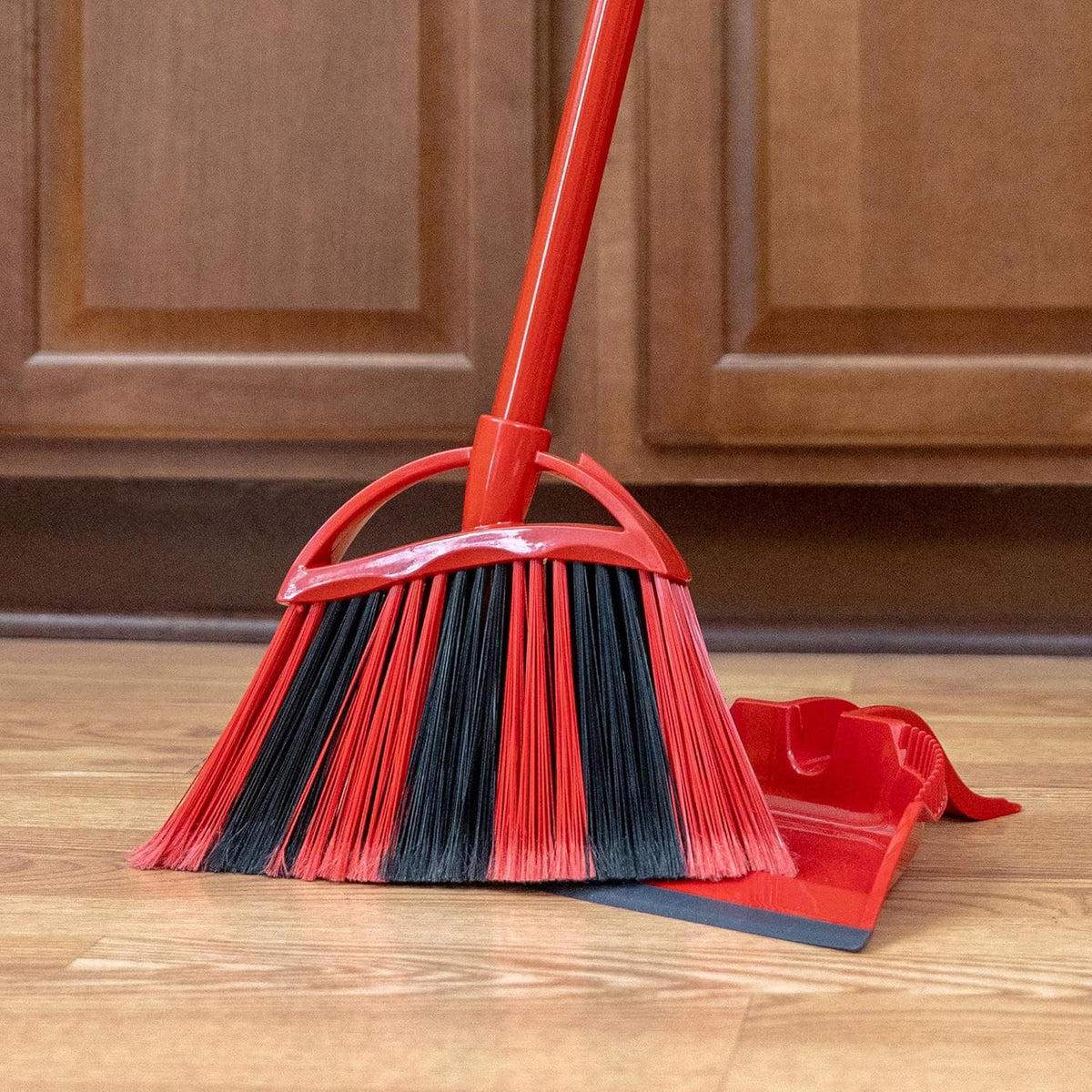 O-Cedar Sweep & Trap Broom with Step-On Dustpan – Wave Bristles Trap 99% of Dust & Dirt